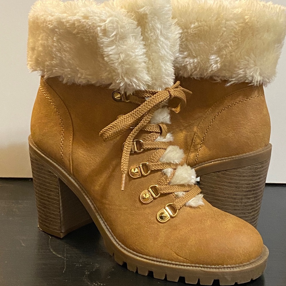GUESS FAUX FUR LACED BOOTS